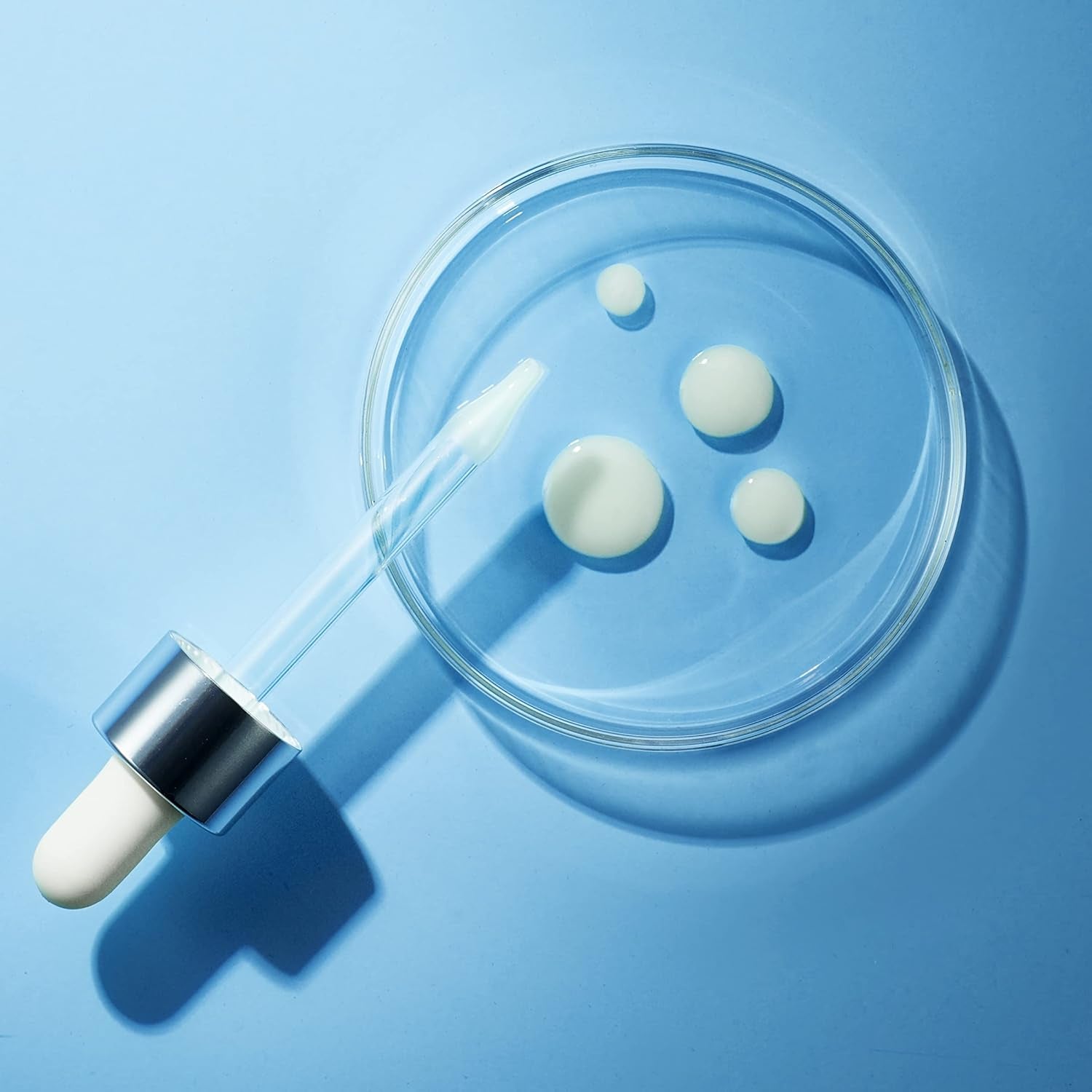 L'Oreal Paris Revitalift 0.3% Pure Retinol Night Serum, Reduce Deep Wrinkles, Fragrance Free 1 Oz + Moisturizer Sample